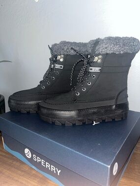 Sperry Black Lace-Up Sherpa Collar Lug Boots